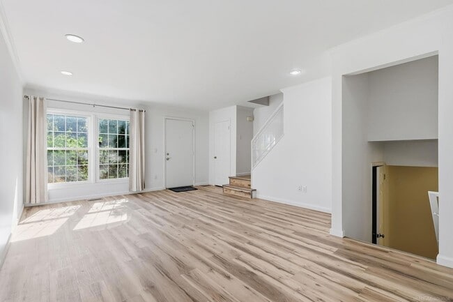 Foto del edificio - 1340 Kings Cove Dr E