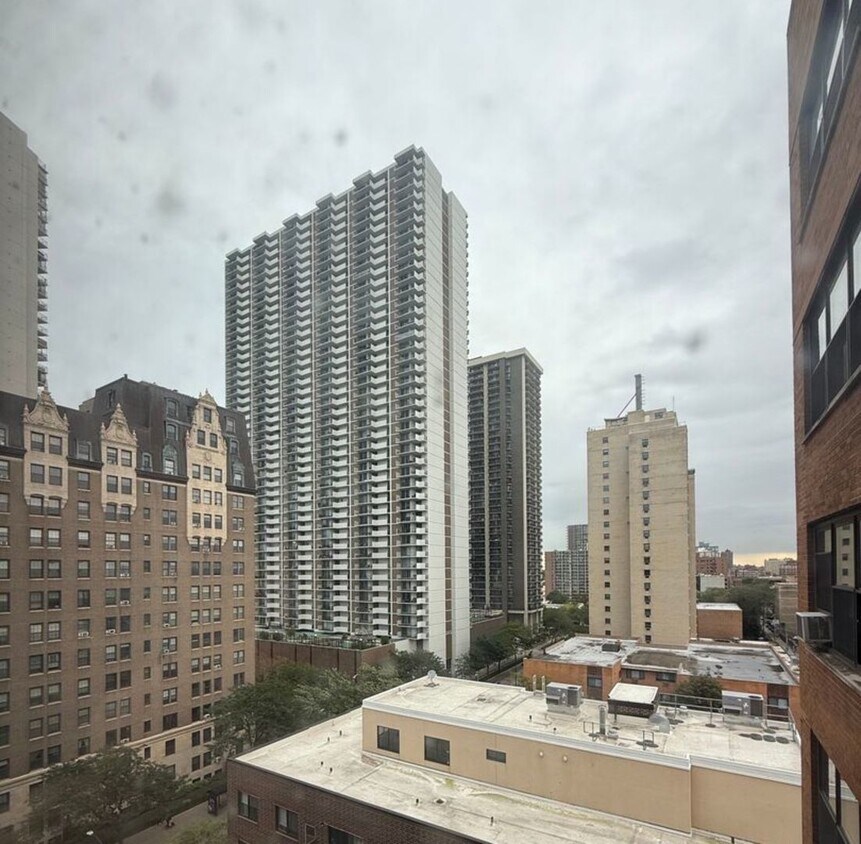 Foto del edificio - 6118 N Sheridan Rd