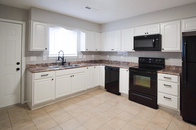 Building Photo - 1308 Fourplex