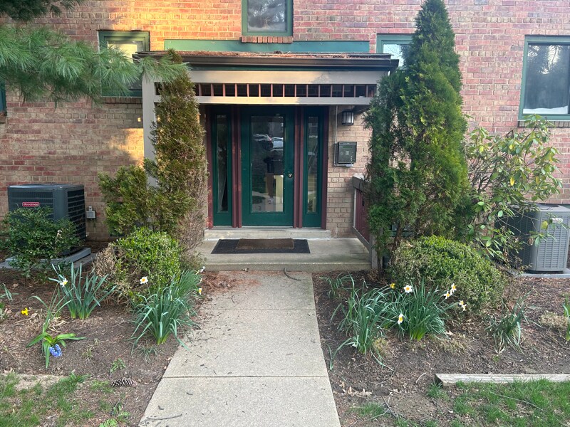 Primary Photo - 103 Paladin Dr