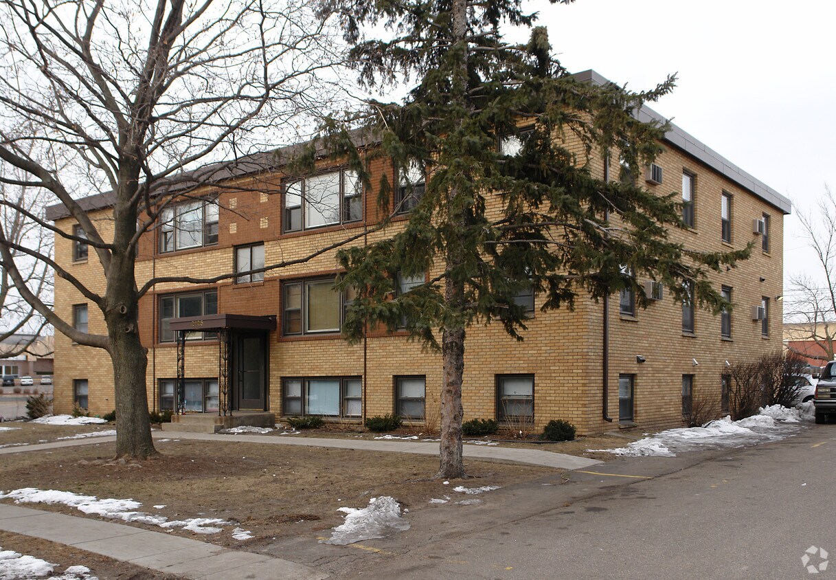 21252133 Pascal Street Apartments Roseville, MN