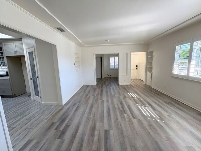 Foto del edificio - 587 E Arrow Hwy