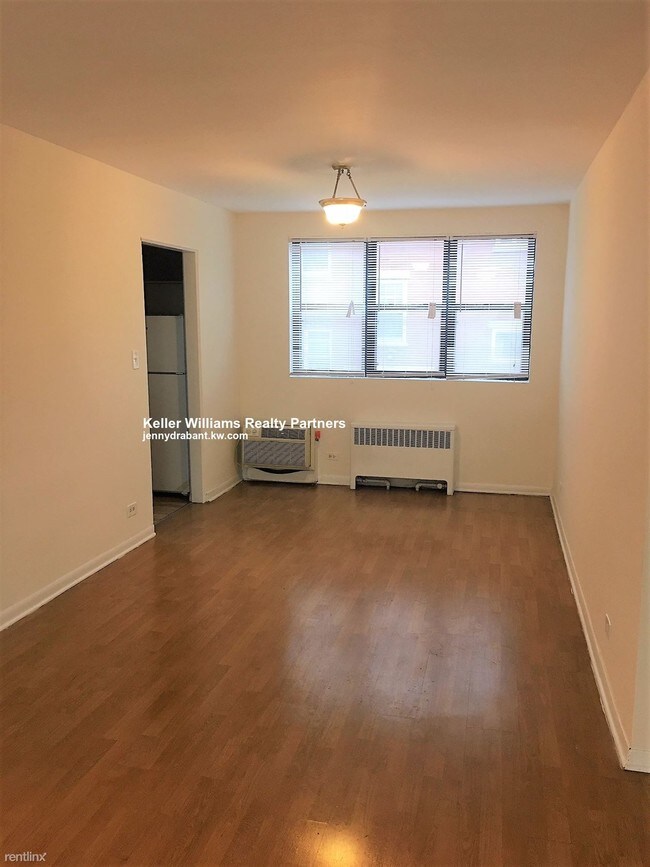Building Photo - 2 br, 1 bath  - 2017 W Morse Ave 1F