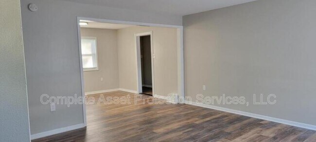Building Photo - 703 Dearborn Rd