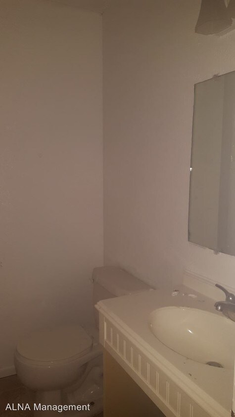 Foto del edificio - 819 Ross Ln