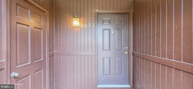 Foto del edificio - 5677 Phelps Luck Dr