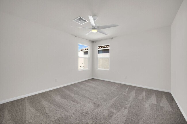 Foto del edificio - Modern Living in a Gated Community | Solar + EV Ready