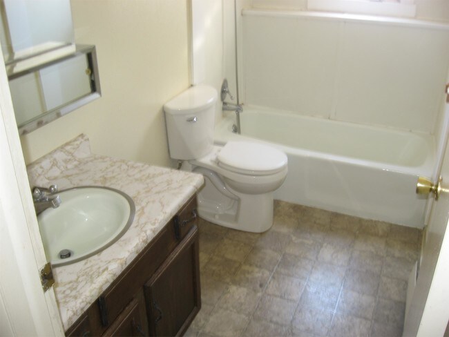 Building Photo - 509 S 19th Ave