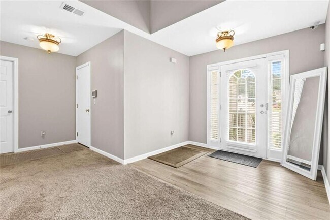 Foto del edificio - 7155 Laurel Creek Dr