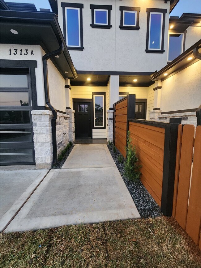 Foto del edificio - 1313 Gary Ave