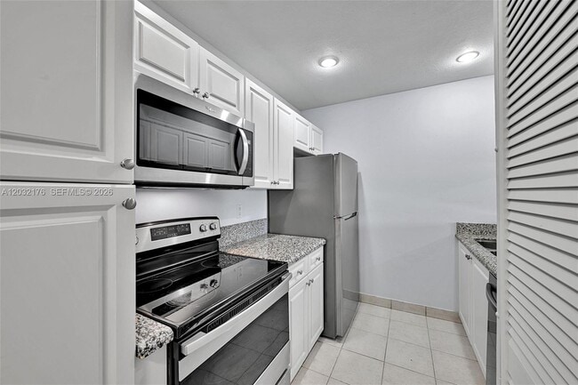 Foto del edificio - 906 Twin Lakes Dr