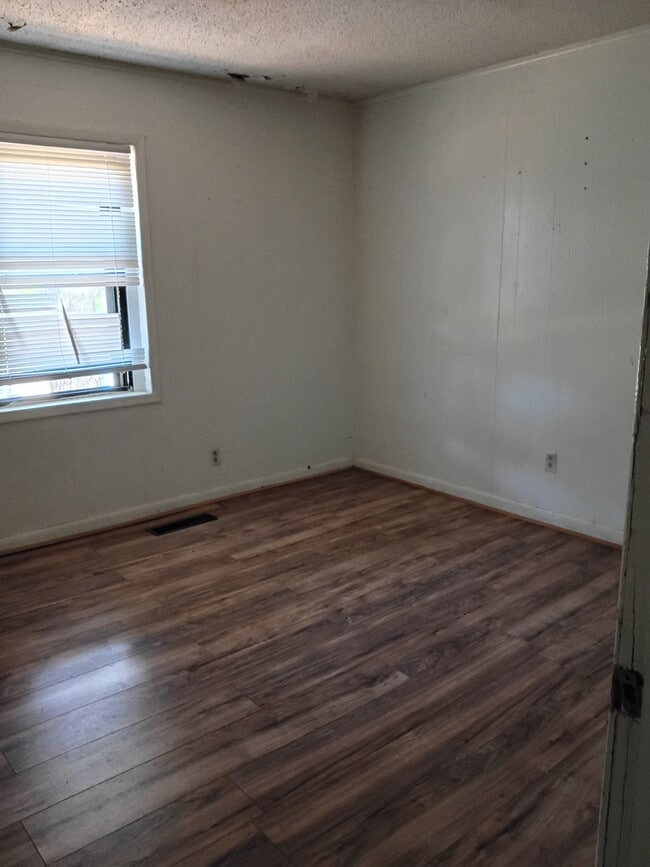 Building Photo - 402 Mimosa Cir