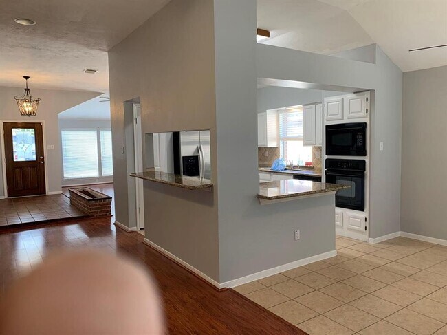 Foto del edificio - 3111 Lazy Brook Dr