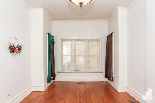 Foto del edificio - 1016 S Oakley Blvd