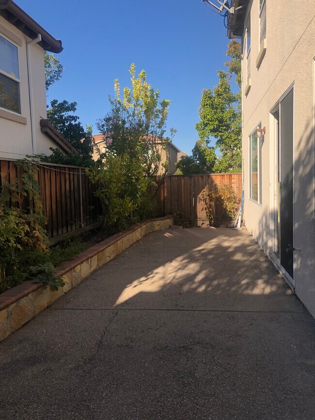 Foto del edificio - 2331 Millenium Ln