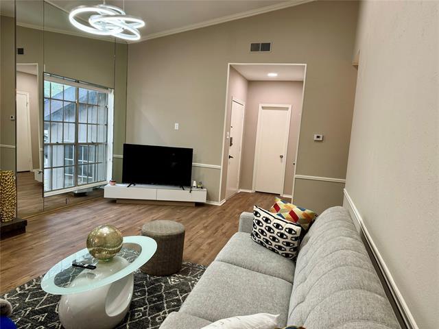 Foto del edificio - 10423 High Hollows Dr