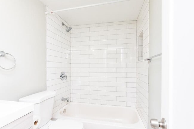Building Photo - 2 bedroom in Chicago IL 60607