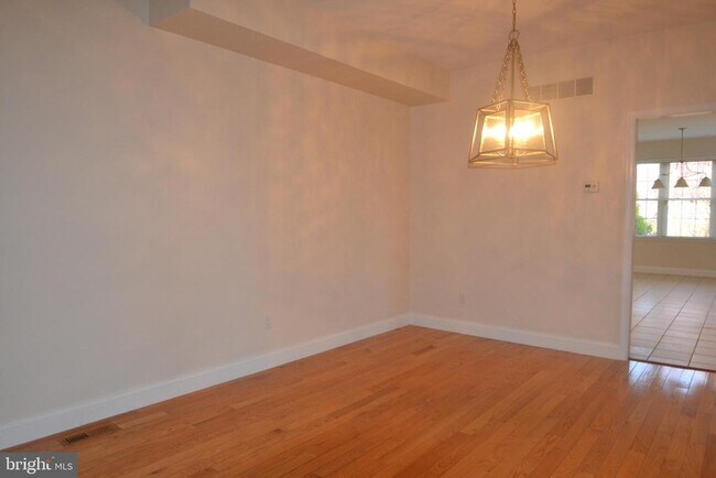 Foto del edificio - 105 Bolton Ct