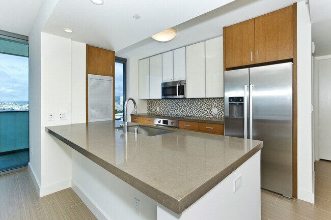 Building Photo - Live in the Heart of Kakaako!