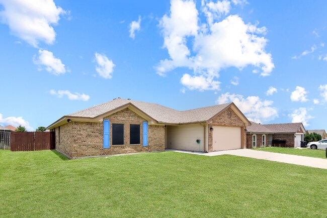 Foto del edificio - 305 Sandra Sue Dr