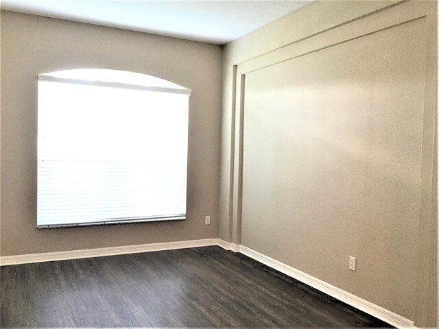 Foto del edificio - 1730 Palmerston Cir