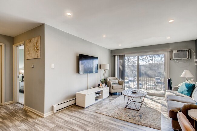 Building Photo - 879 Trace Dr