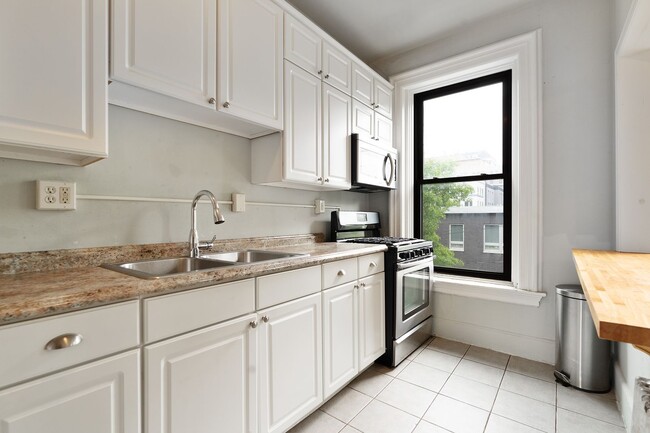 Building Photo - 277 Crown St