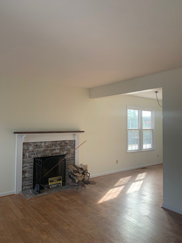 Foto del edificio - 6205 Waterside Ln