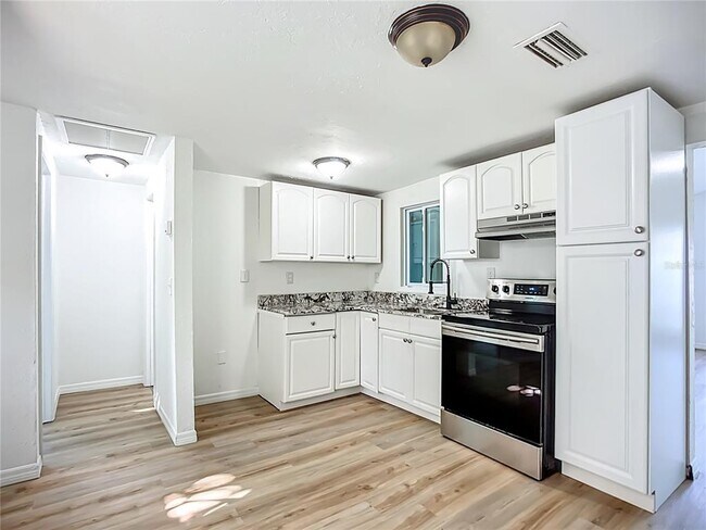 Foto del edificio - 317 Jessica St S