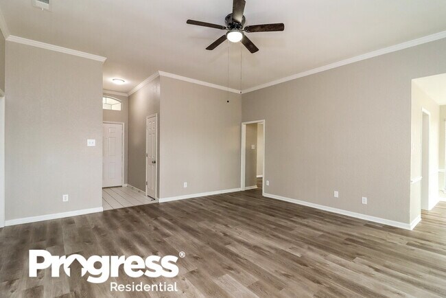 Foto del edificio - 527 W Crossland Blvd
