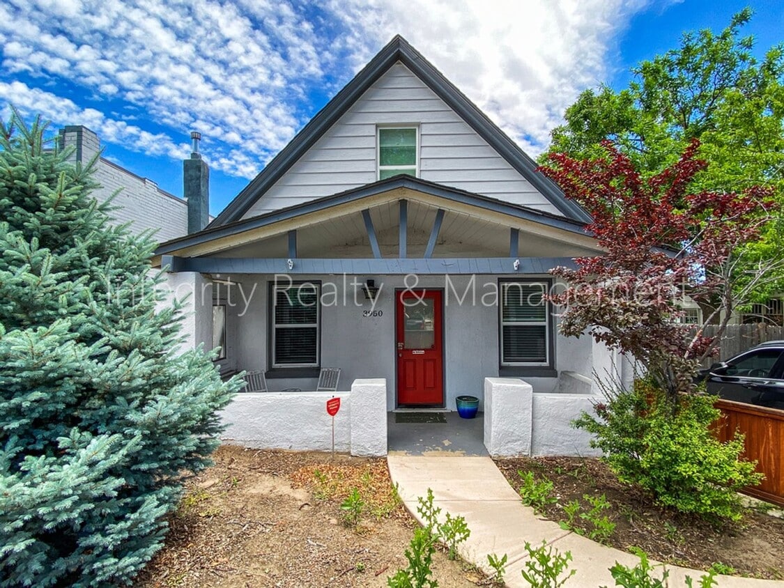 Primary Photo - 3950 Kalamath St