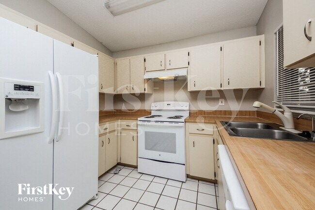 Foto del edificio - 812 Whisper Lake Ct