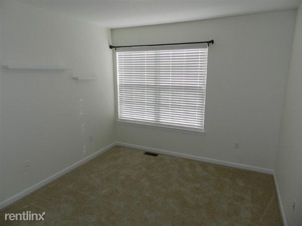 Building Photo - 47656 Pembroke Dr