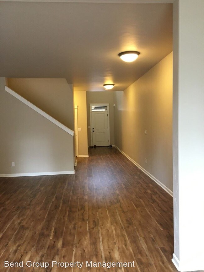 Building Photo - 3 br, 2.5 bath House - 60411 Hedgewood Lane