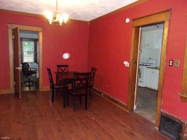 Building Photo - 4 br, 1.5 bath House - 114 Grand Blvd