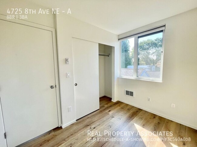 Building Photo - 4725 8th Ave NE