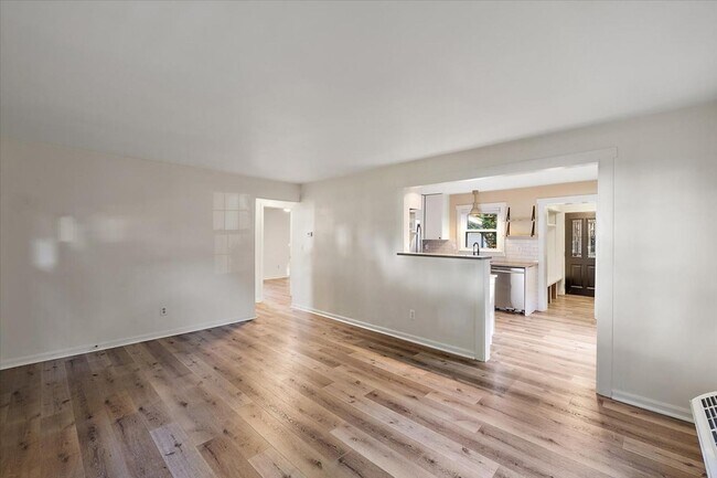 Foto del edificio - 548 E Maplehurst Ave