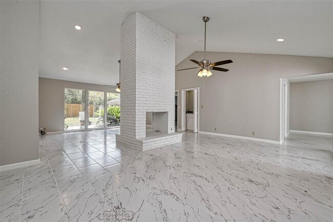 Building Photo - 26414 Maplewood Dr