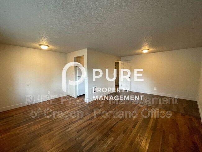 Foto del edificio - 18411 E Burnside St