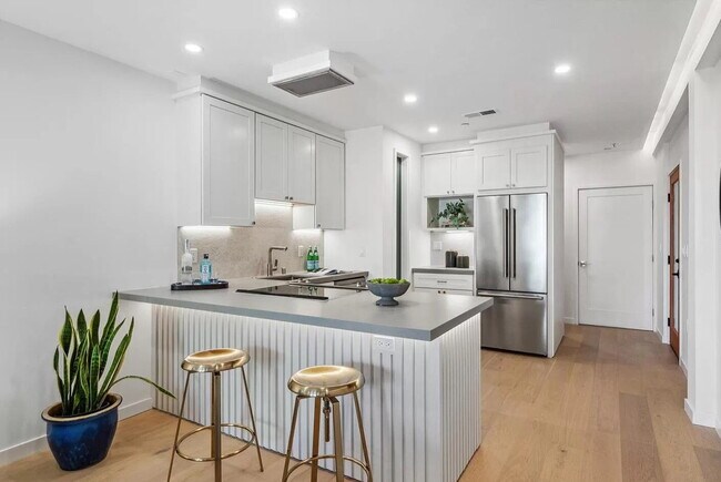 Foto del edificio - Contemporary Unit with High-End Features