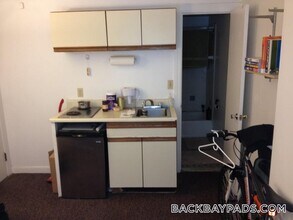 Building Photo - 405 Beacon St