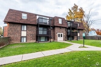 Building Photo - 2481 Sheridan Dr