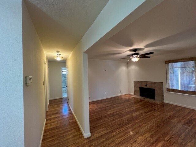 Building Photo - Beautiful 3 bedroom 1.5 bathroom home in S...