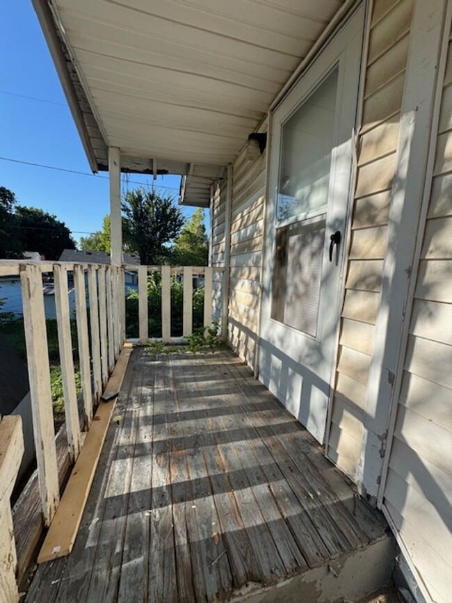 Foto del edificio - 1 bed 1 bath , gas and water paid, you pay...