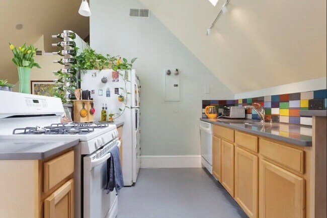 Building Photo - 3 Hagar St