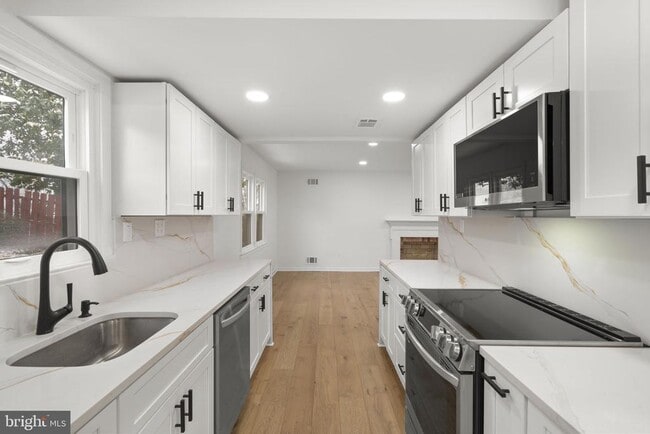 Building Photo - 2339 N Powhatan St