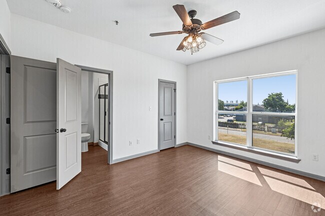 3 habitaciones, 1 dormitorio, 1 baño - 800 pies cuadrados - Dormitorio - 300 Clay Ave