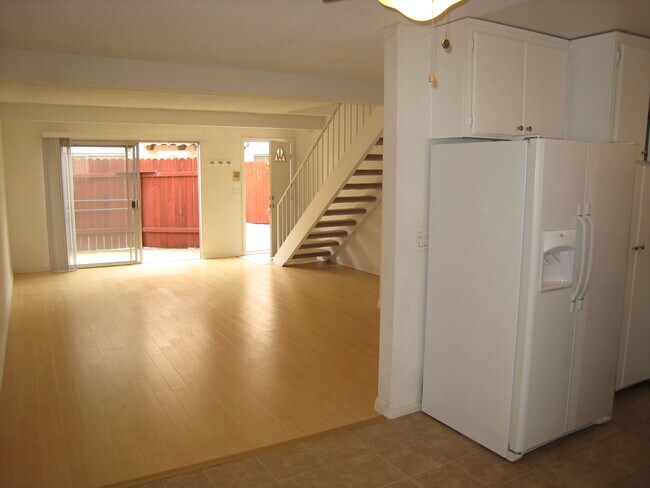 Foto del edificio - 719 N Eucalyptus Ave