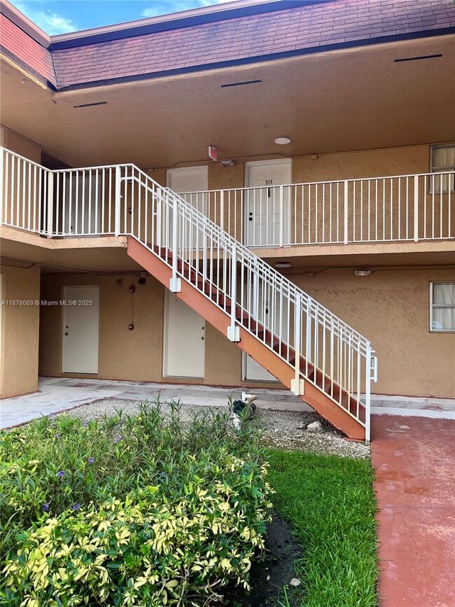 Building Photo - 9970 SW 88th St