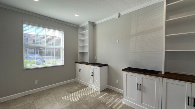 Foto del edificio - Charming 2-Bed Townhouse with on Ashley River Road!